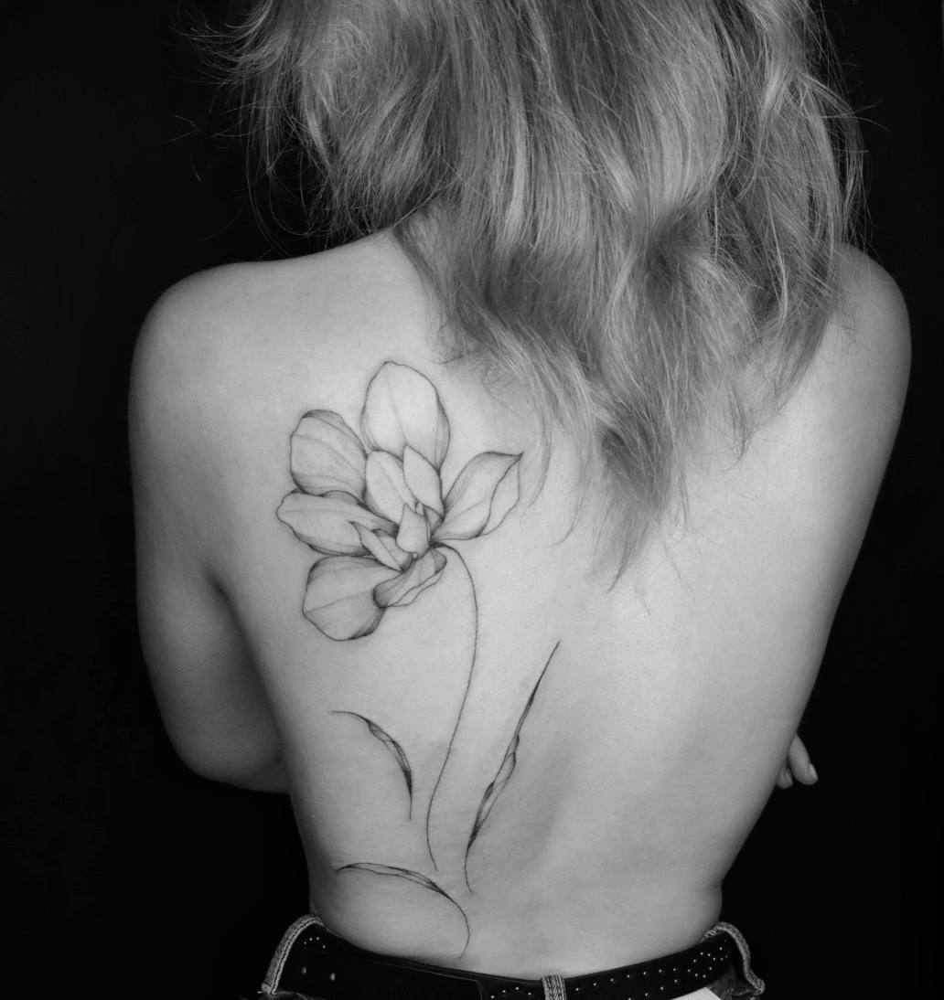 Velké florální tetování na zádech / Large floral tattoo on back